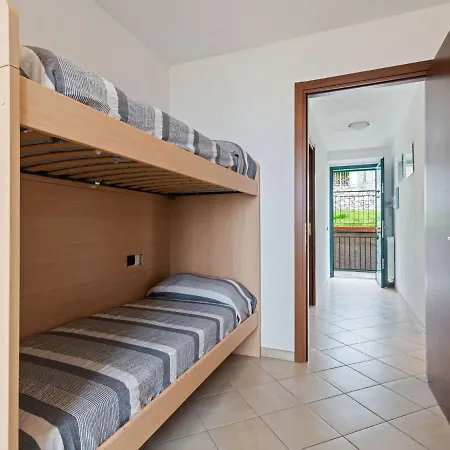 Simplistic Holiday In With Garden